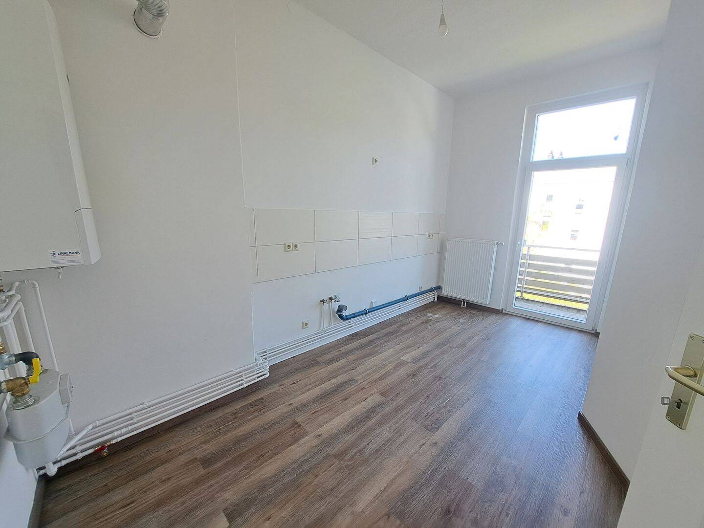 Frisch sanierte 3-Zimmer-Wohnung mit Balkon und Altbaucharme in Bremerhaven-Lehe! – Bremerhaven – Vorschaubild 4