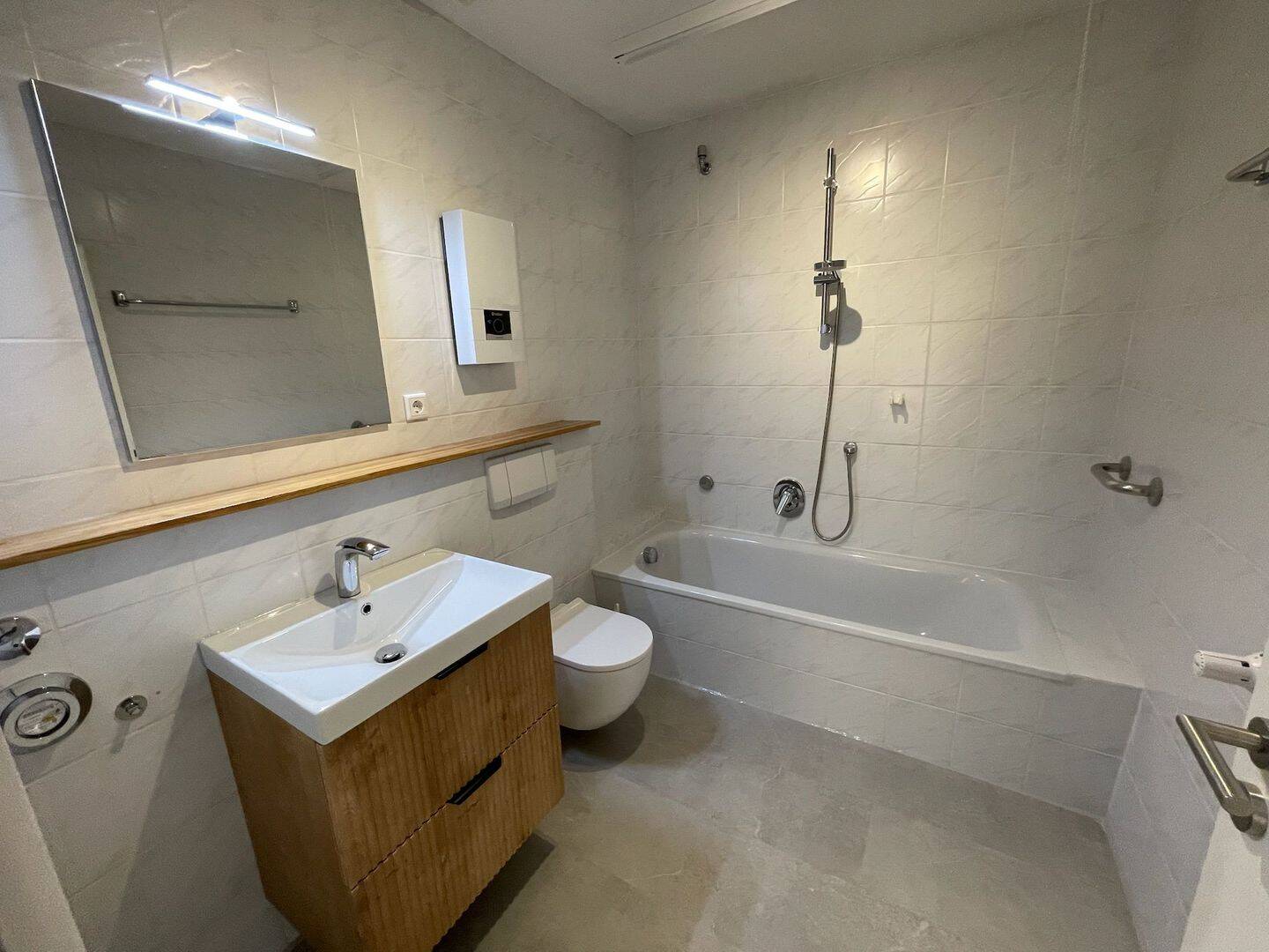 Renovierte 2-Zimmer-Dachgeschosswohnung mit Loggia & Tiefgarage – Bielefeld – Vorschaubild 6
