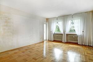 Nicht aufwendig zu renovieren: 3-Zimmer-Wohnung mit Balkon und eigenem Garagenplatz – 80939 München – Vorschaubild 2