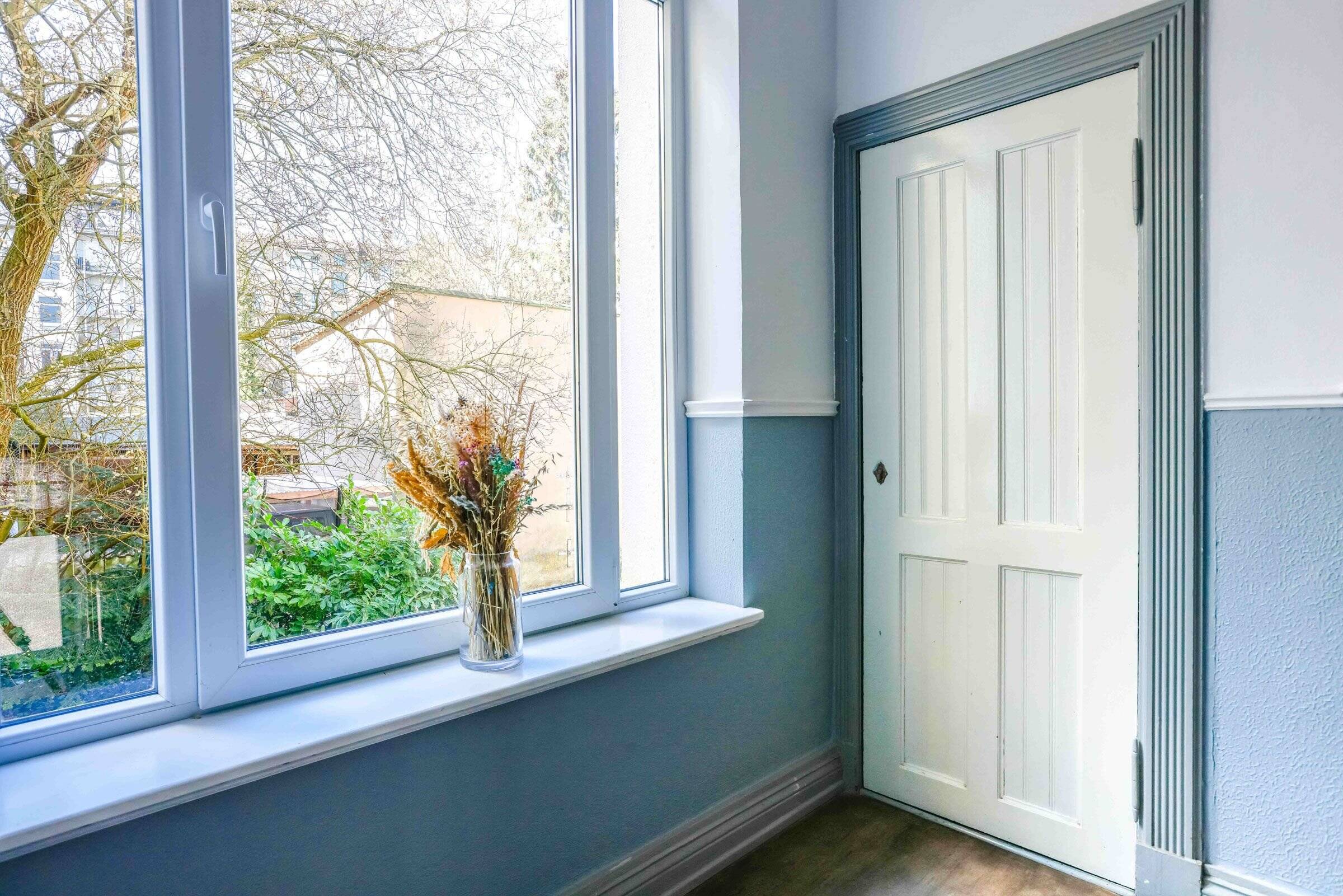 Jetzt günstig kaufen, später selbst einziehen! Geräumige 4-Zi.-Wohnung, Balkon, hoch über dem Schrevenpark, prächtiger Altbau – Kiel – Vorschaubild 8