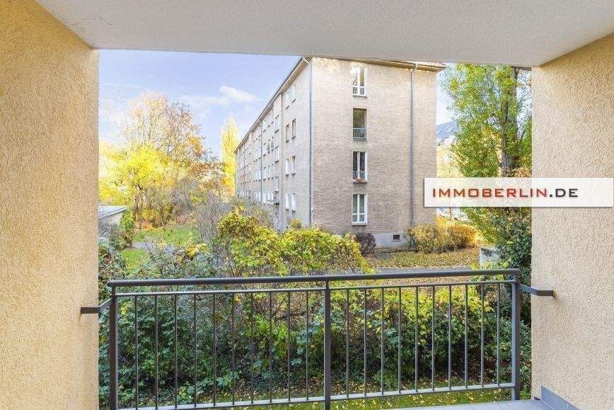 IMMOBERLIN.DE - Sehr attraktive Wohnung mit Loggia in Ruhelage nahe Antonplatz – Berlin – Bild 1 von 9