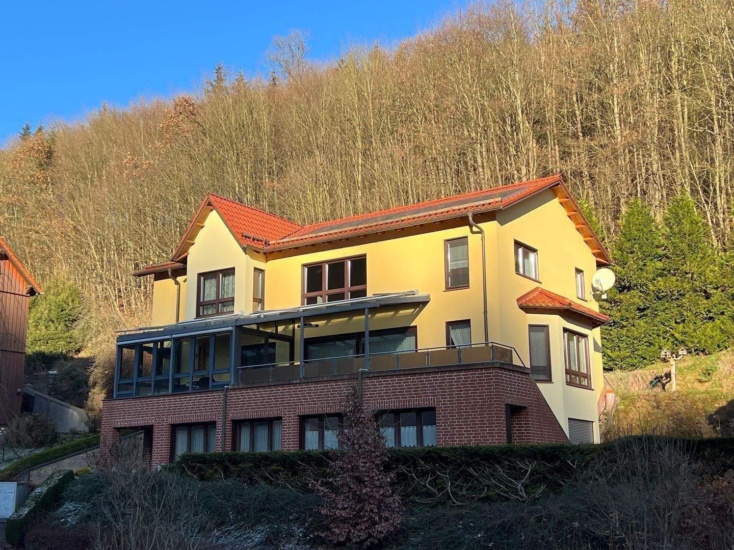 Kaufpreisreduzierung um knapp 100.000 EUR - BARRIEREFREI / FAHRSTUHL - luxuriöses Einfamilienhaus – Ruhla – Bild 1 von 9