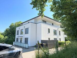 Modern wohnen mit Perspektive: großzügige 3-Zimmer-Wohnung mit Balkon, Aufzug und zwei Stellplätzen