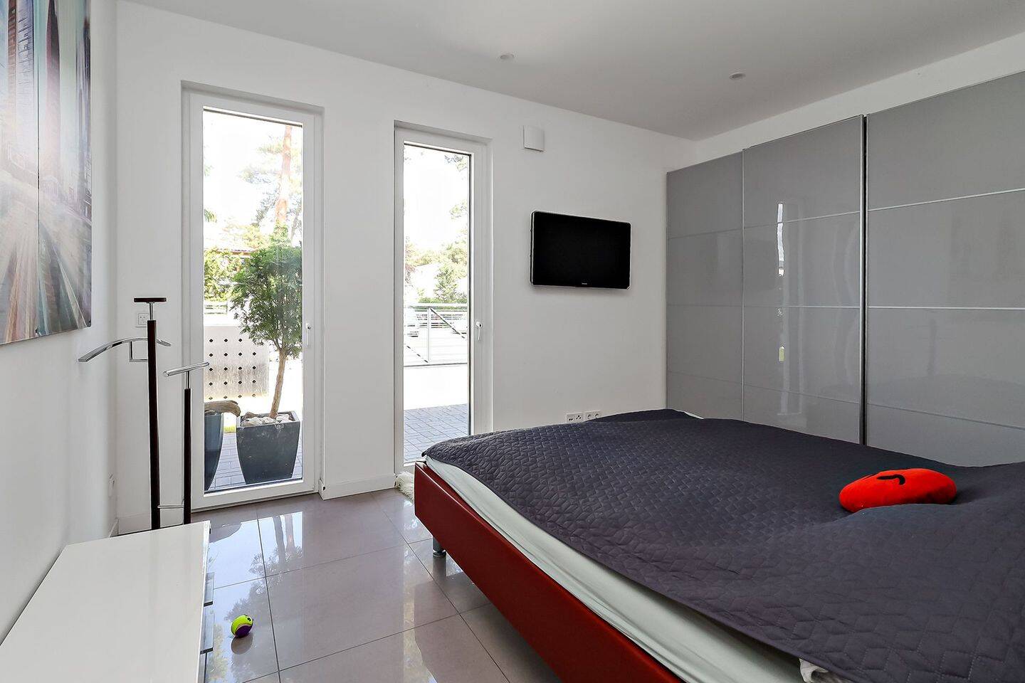 Smart wohnen, entspannt leben: Stylischer Bungalow im Grünen – Berlin – Vorschaubild 6