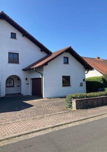 Großzügige Doppelhaushälfte in ruhiger Lage von Uettingen – Uettingen – Bild 1 von 9