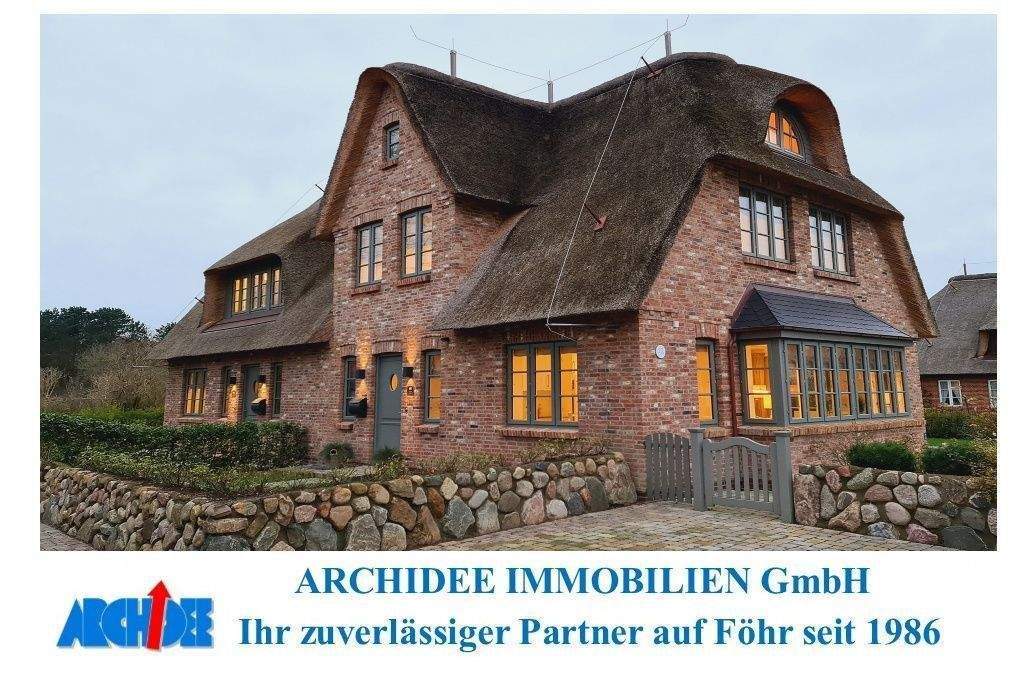 *Traumhafte Reetdachhaushälfte am Stadtrand von Wyk* – Wyk auf Föhr – Bild 1 von 9
