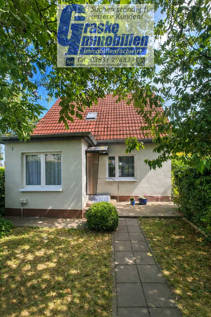 Schaffen Sie sich ein neues Zuhause-Einfamilienhaus in Stralsund-ideal für die handwerklich begabte Familie- zu verkaufen. – Stralsund – Bild 1 von 9