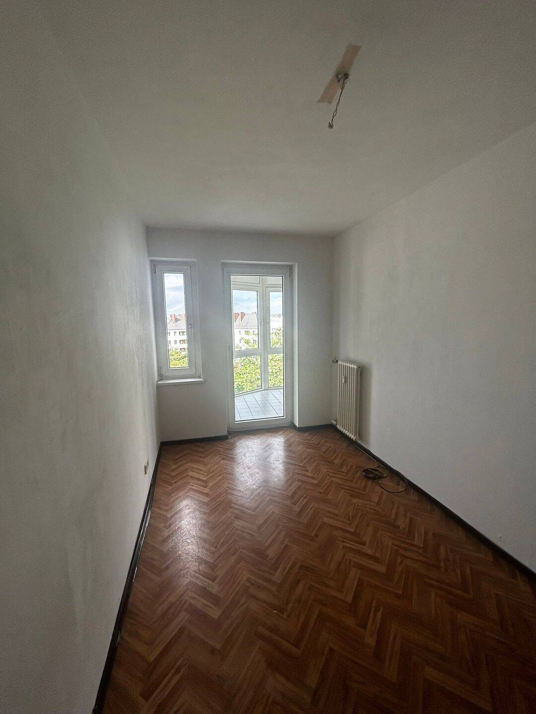 Renovierngsbedürftige 4 Zimmer Wohnung *Balkon / Wintergarten zum Innenhof *Wannenbad mit Toilette *Dusche mit Toilette *Aufzug *Keller – Berlin – Vorschaubild 3