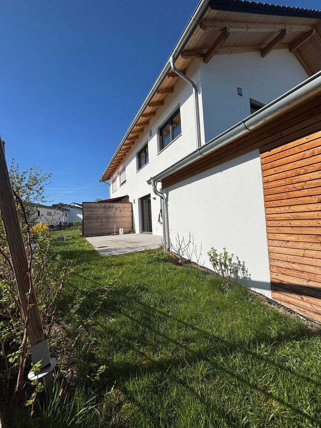 MODERNE & HOCHWERTIGE DOPPELHAUSHÄLFTE MIT GARTEN IN HAUNWANG – Eching – Vorschaubild 3