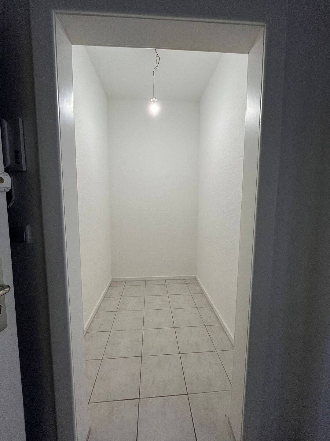 Schöne sanierte 2 Zimmer Wohnung – Düsseldorf – Vorschaubild 3