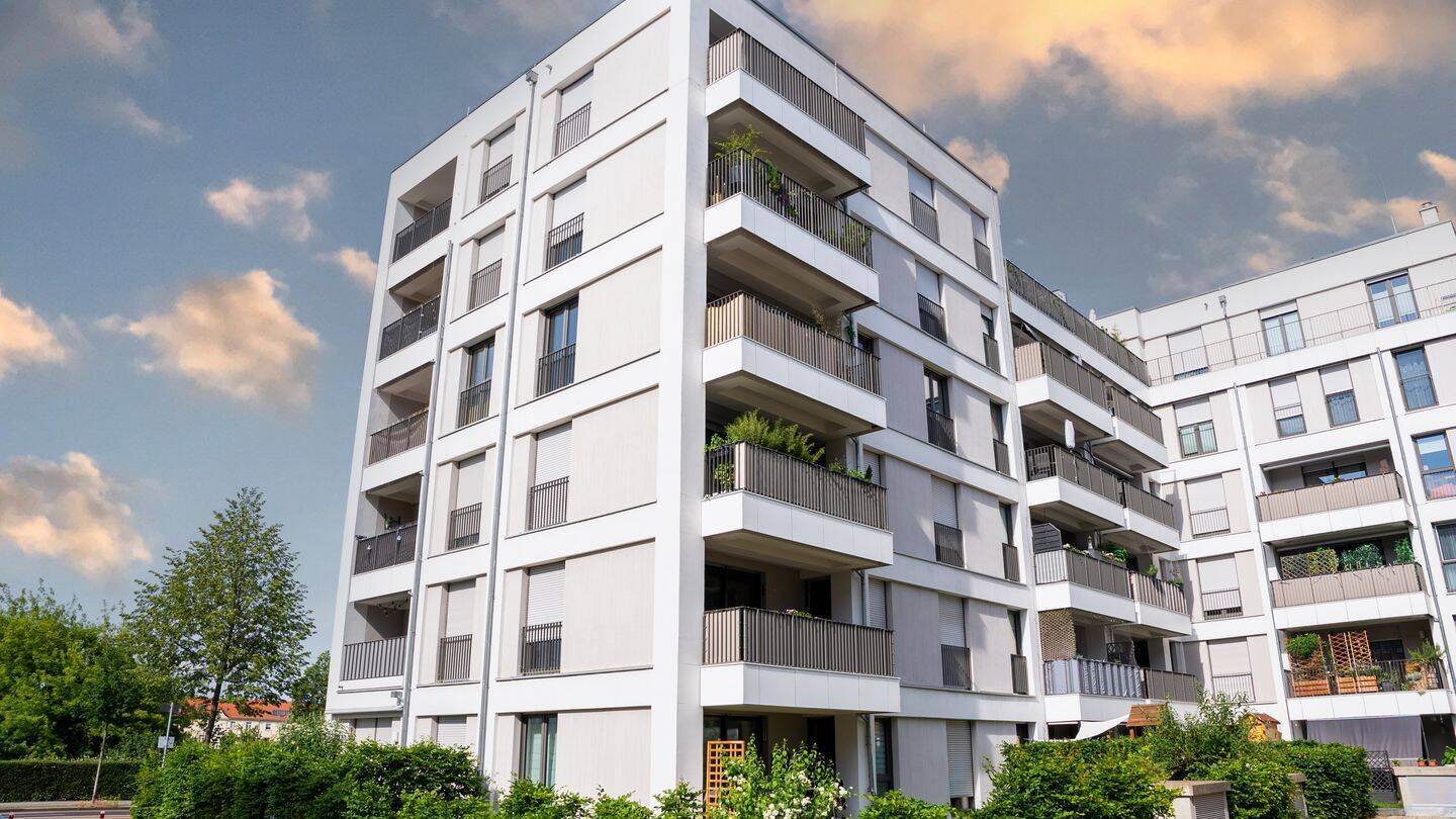 ++ Attraktive Kapitalanlage: Vermietete 2-Zimmer-Wohnung mit Balkon in Bestlage Dresden-Striesen ++