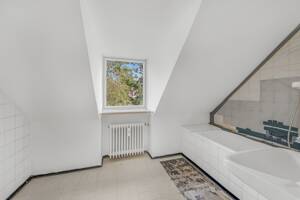 Renovierungsbedürftige Dachgeschosswohnung mit viel Potenzial – 80689 München – Vorschaubild 8