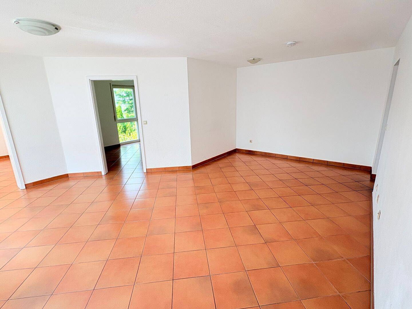 Helle 3‑Zimmer‑Wohnung mit Balkon, Einbauküche und Tiefgarage in Stuttgart‑Riedenberg – Stuttgart – Vorschaubild 6