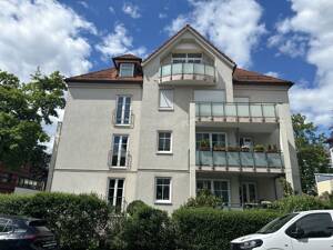 Attraktive Kapitalanlage - 2-Raum-Wohnung mit Loggia und Tiefgaragenstellplatz in Dresden-Striesen