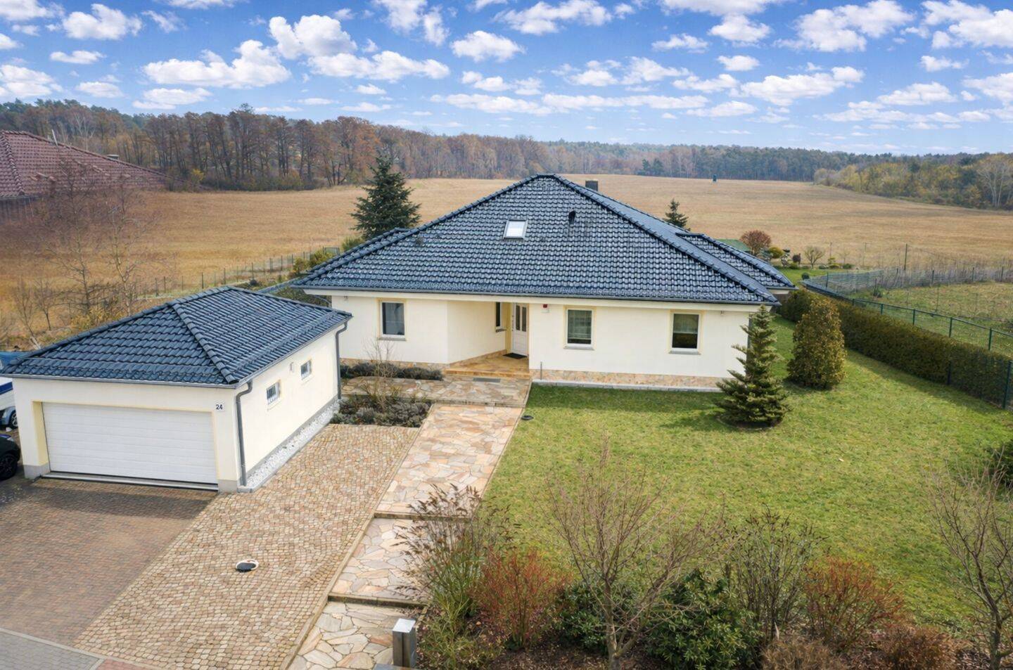 Wandlitz - EFH auf 1.283 Grundstück mit Garten, Terrasse, Garage - nur 500 m zum Wandlitzer See ! – Wandlitz – Vorschaubild 2