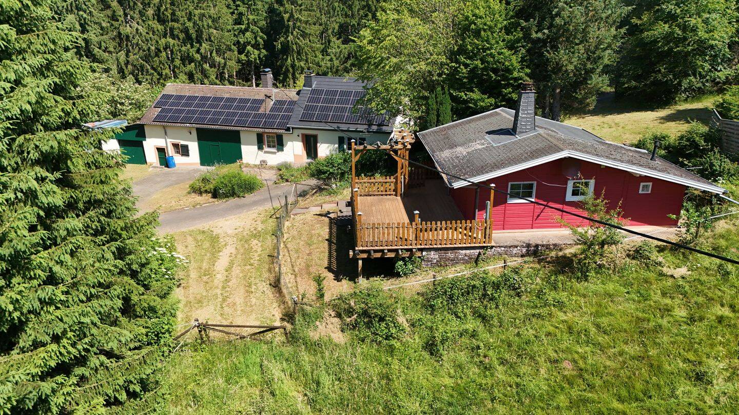 Seltenes Juwel, in einmaliger Alleinlage mitten im Wald, autarkes Einfamilienhaus mit Nebengebäuden und ein gemütliches Holzhaus auf großem Grundstück – Seffern – Vorschaubild 2