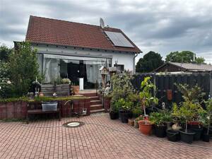 Gemütliches Einfamilienhaus mit 6 Zimmern, Keller , Pool und Wintergarten – 12526 Berlin – Vorschaubild 1