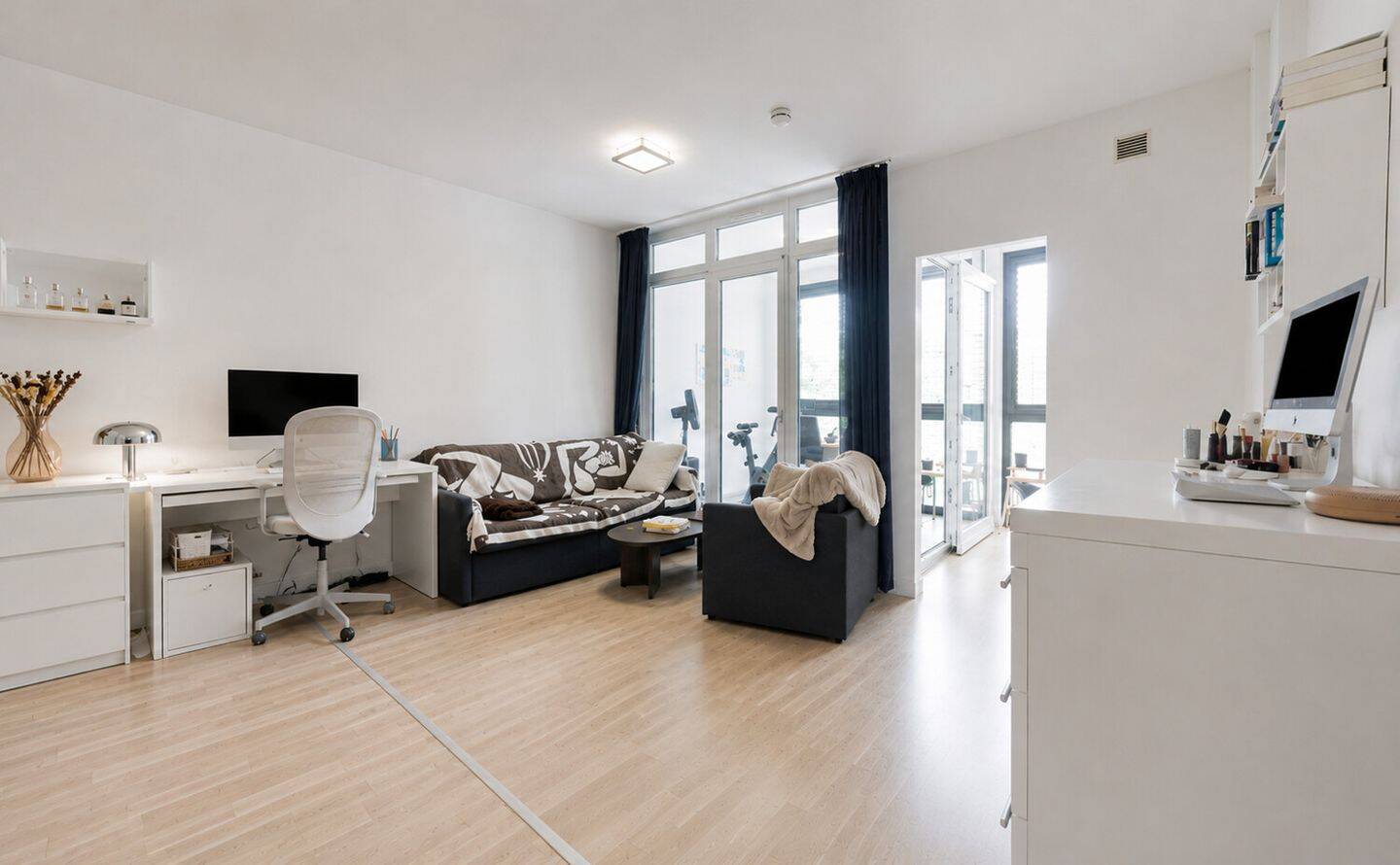 Voll möblierte, moderne 1,5-Zimmer-Wohnung mit Wintergarten in Bogenhausen – München – Vorschaubild 7