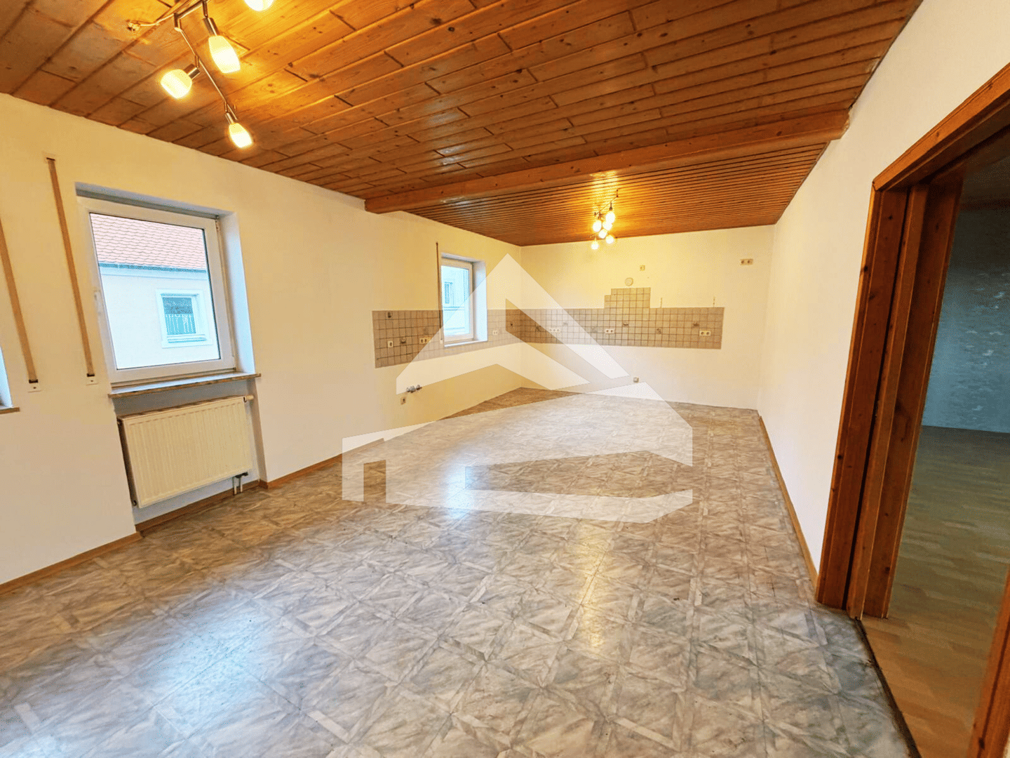 Charmantes Zweifamilienhaus mit 10 Zimmern, Kamin, Terrasse & Balkon – Vielseitig nutzbar in idyllischer Lage – Plößberg – Vorschaubild 2