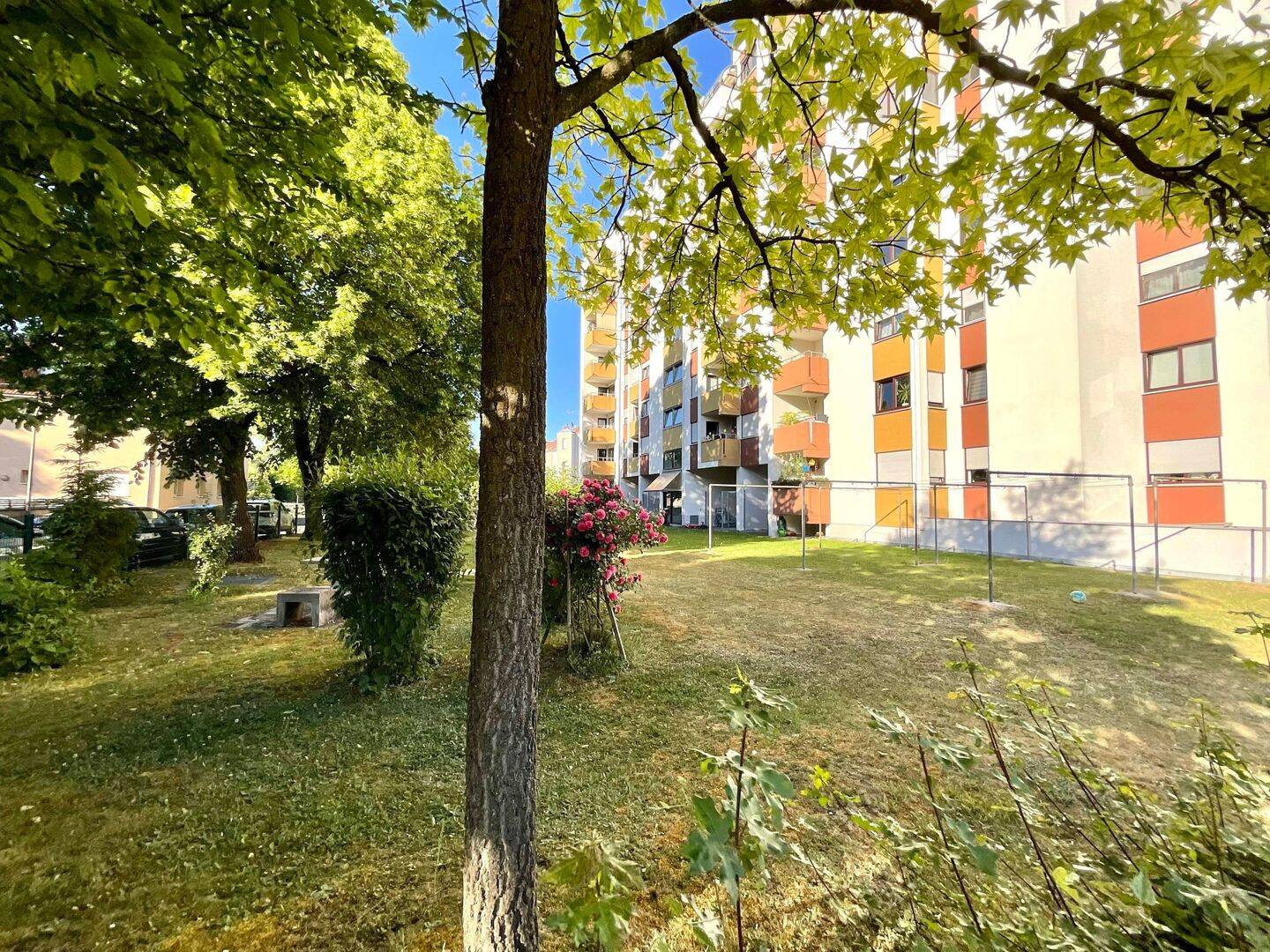 Bezugsfreie 3 Zi.- Wohnung mit 2 Balkonen – Augsburg – Vorschaubild 2