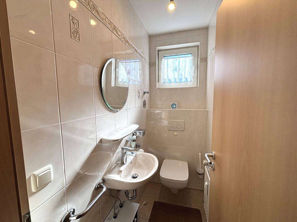 *IDEAL FÜR WG-KONZEPT- SOFORT FREI, BIS ZU 5 ZIMMER, VIEL GEMEINSCHAFTSFLÄCHE, 2 WCs, 2 x TG* – Augsburg – Vorschaubild 2
