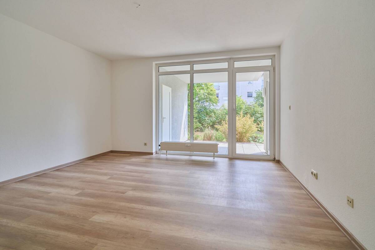 Provisionsfreie 3-Raumwohnung im Erdgeschoss mit Balkon zu vermieten! – 4758 Oschatz – Bild 1 von 9