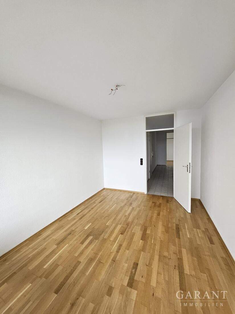 Stilvolle 3 Zimmer-Wohnung mit Weitblick bis zu den Alpen – Augsburg – Vorschaubild 4