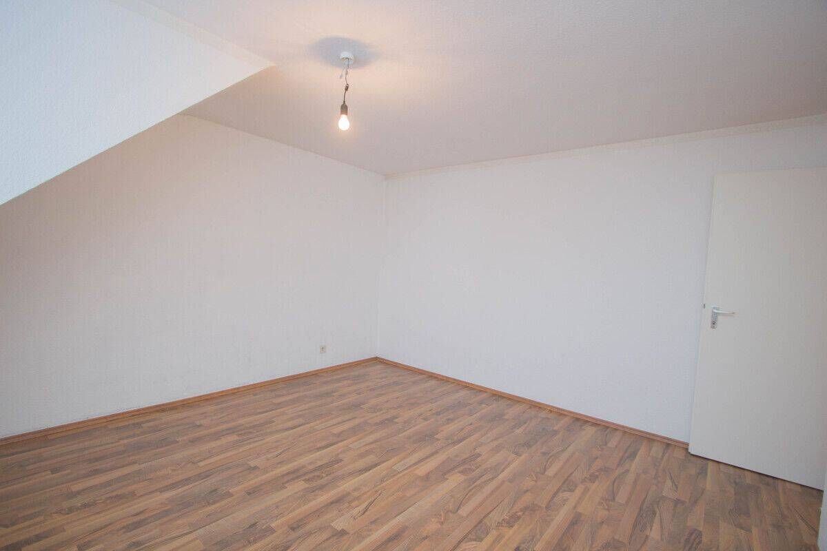 Helle 3-Zimmer-Dachgeschosswohnung mit Balkon in Mönchengladbach-Neuwerk – Mönchengladbach – Vorschaubild 8
