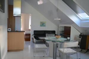 Aussicht, Natur und Design: exquisite 3-Zimmer Dachgeschosswohnung in Freiburg St. Georgen – 79111 Freiburg im Breisgau – Vorschaubild 7