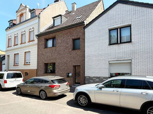 Mehrfamilienhaus in 50735 Köln mit 211 m² kaufen