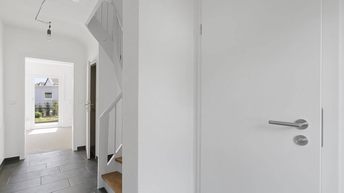 Kernsaniertes Reiheneckhaus mit Garten in Ingolstadt-Nord – Ingolstadt – Vorschaubild 4