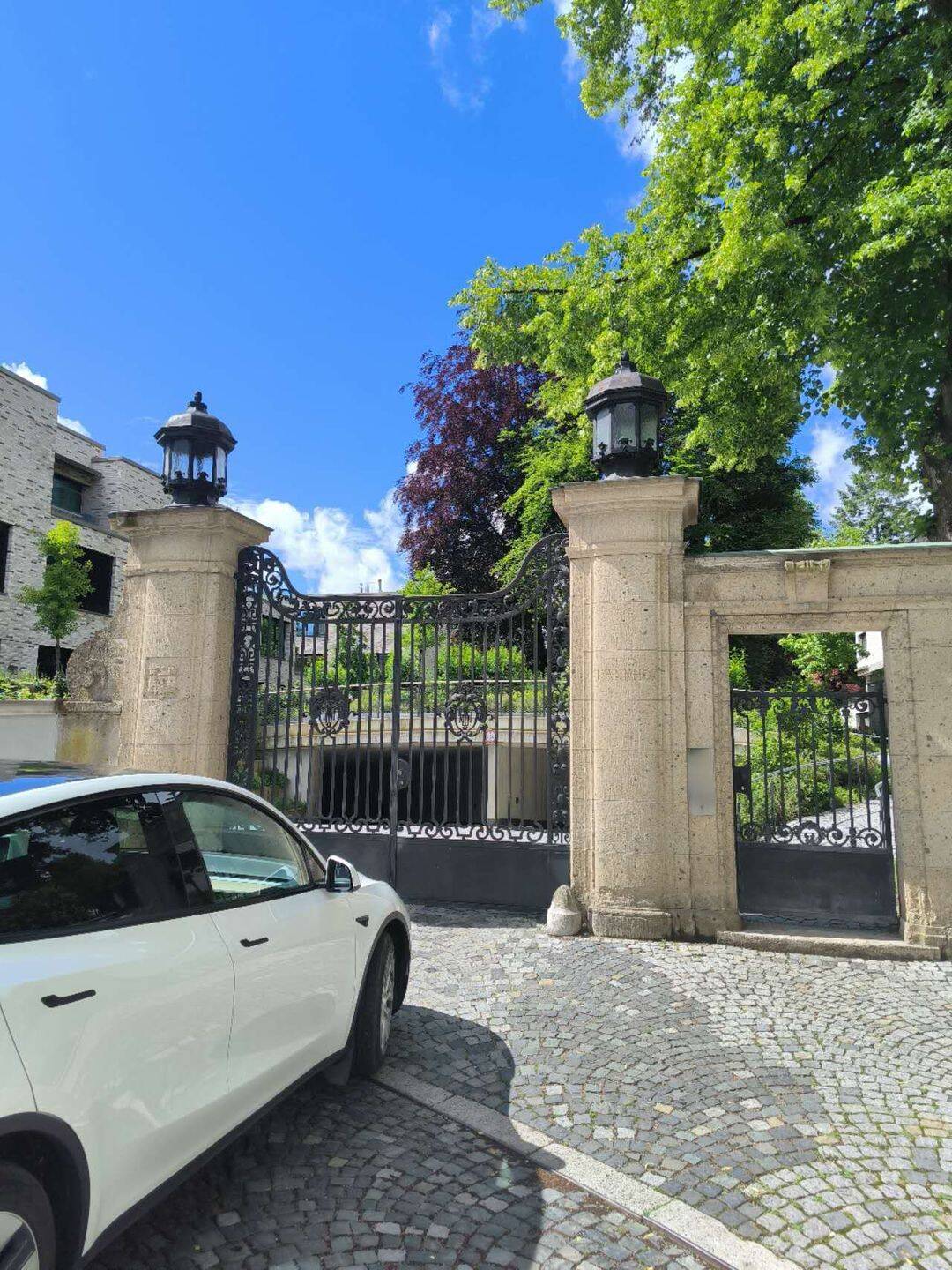 Exklusive 2-Zimmer-Wohnung mit Terrasse und Garten in Harlaching – direkt am Isarufer gelegen – München – Vorschaubild 2