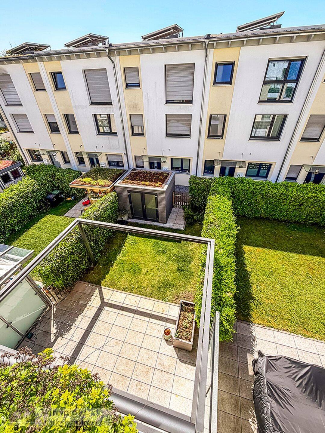 Stilvoll wohnen mit Komfort - hochwertiges Reihenmittelhaus mit Dachterrasse, Garten und zwei Tiefgaragenstellplätzen – Sindelfingen – Vorschaubild 2