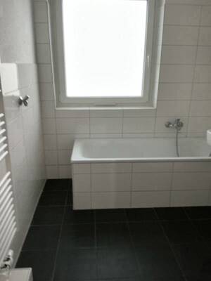 Zeitgemäße 3-Raum-Wohnung mit sonnigem Balkon in modernisiertem Gebäude! – 45279 Essen – Vorschaubild 2
