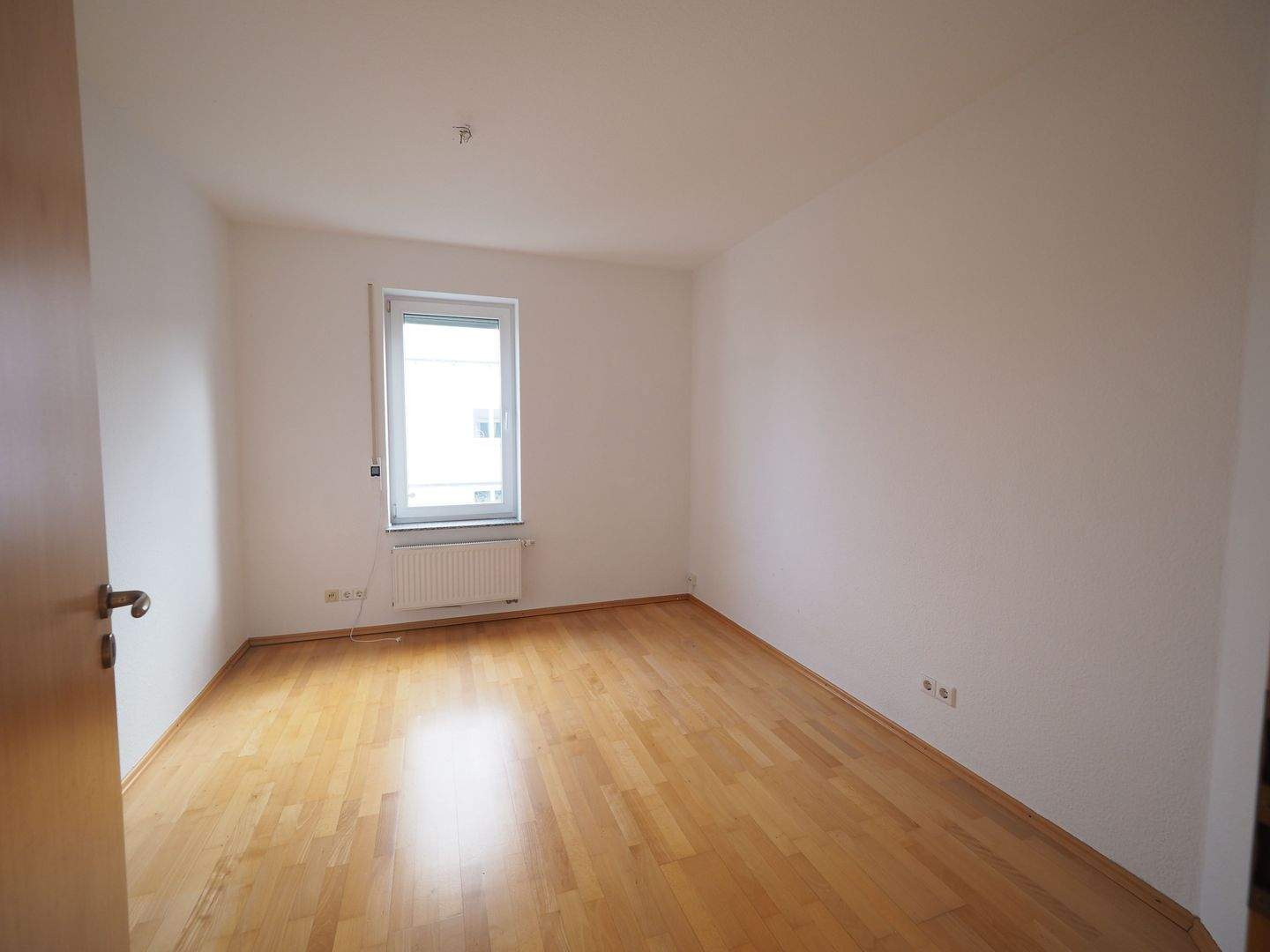 +WILEY+ Schicke Etagenwohnung mit 40 m² Wohnzimmer in ruhiger Wohnlage – Neu-Ulm – Vorschaubild 9