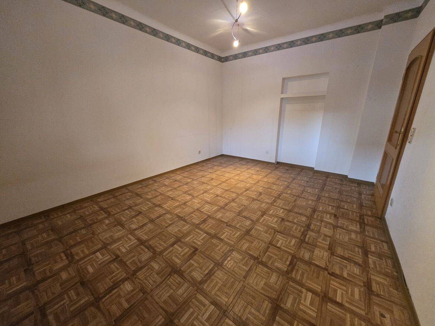 Charmantes Reiheneckhaus mit 6 Zimmern - Platz für die ganze Familie – Völklingen – Vorschaubild 6