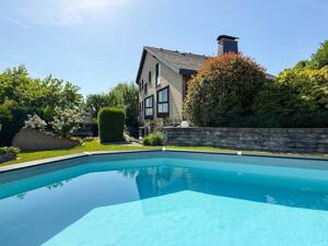 Stilvolles Einfamilienhaus mit Traumgarten und Pool