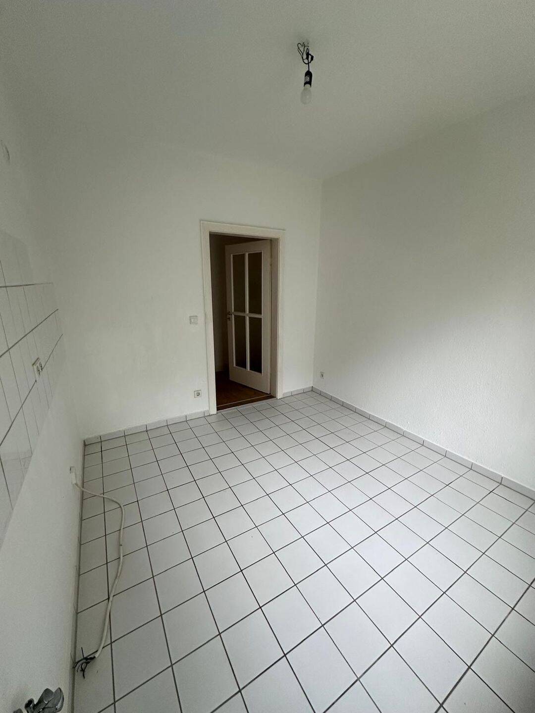 2 Raum-frisch renoviert und zum Einzug bereit – Chemnitz – Vorschaubild 5