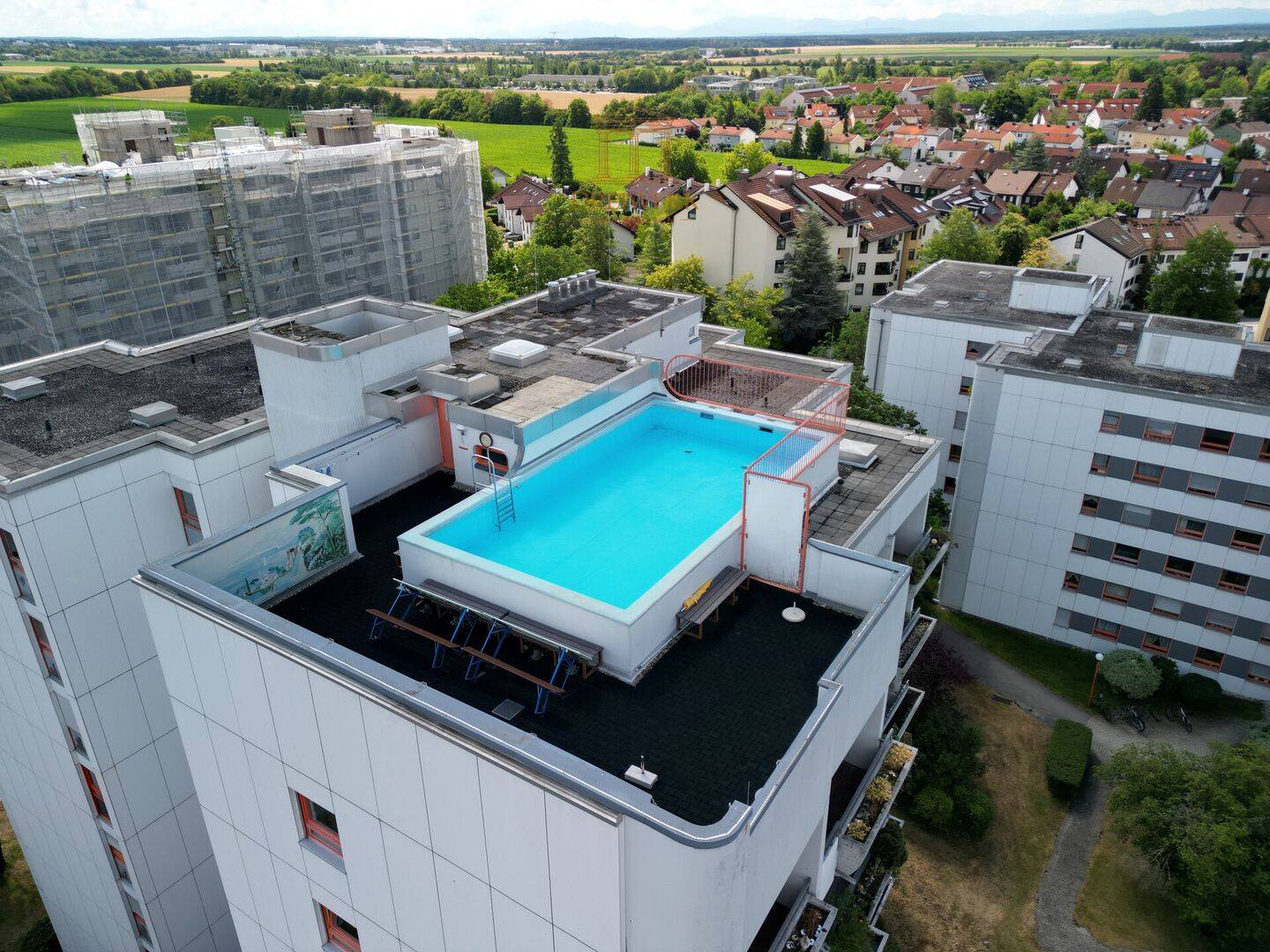 Exklusive 1-Zimmer-Wohnung mit Sky-Pool auf der Dachterrasse, in der Stadt und doch in der Natur