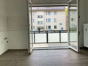 Gut geschnittene 2-Zimmer-Erdgeschosswohnung mit großem Balkon! – 33607 Bielefeld – Vorschaubild 1