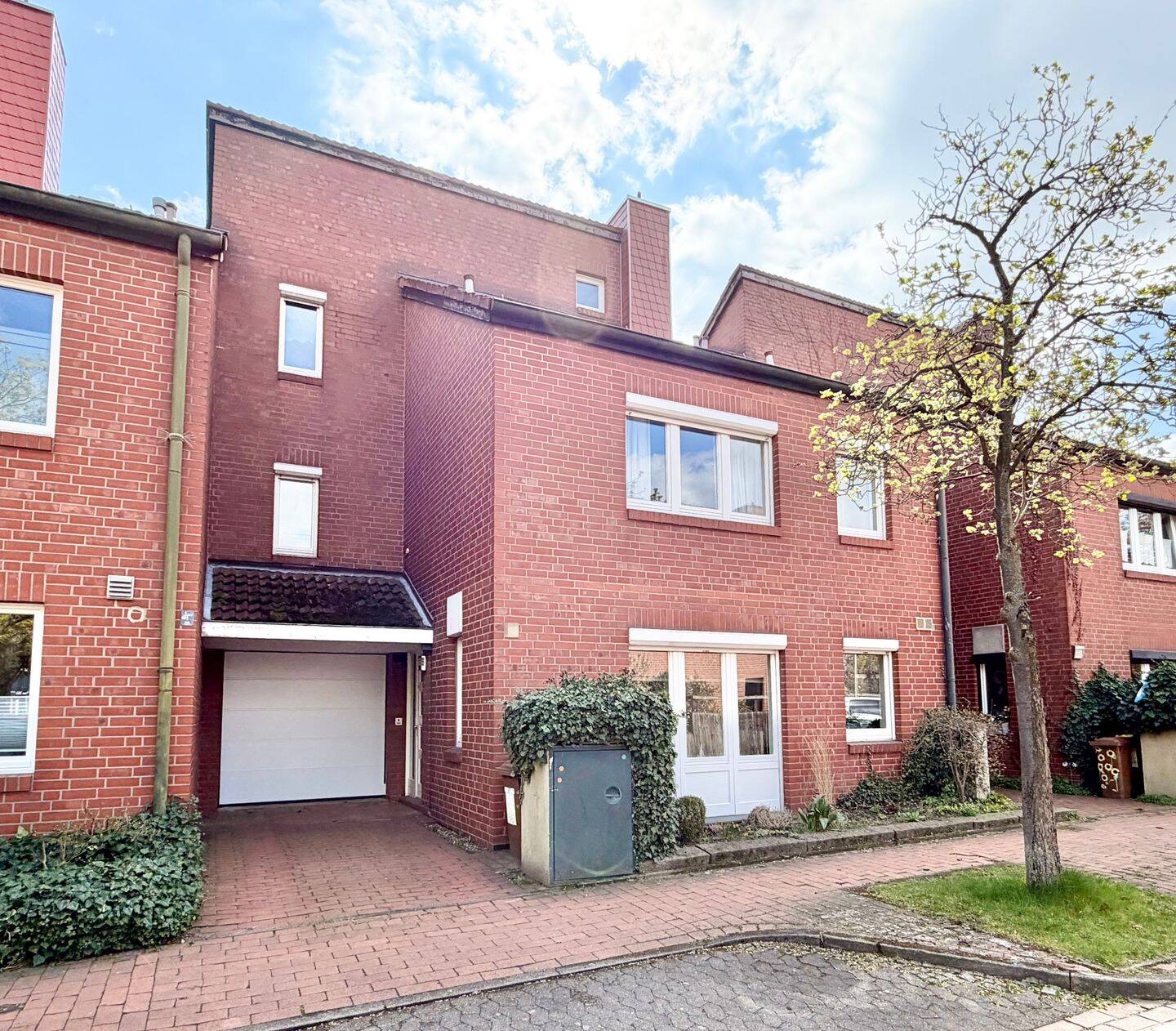 Außergewöhnliches Reihenhaus mit Platz für die Familie, Homeoffice u. Gartenidylle in guter Lage – Hannover – Bild 1 von 9