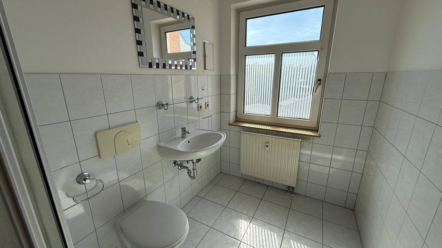 3. OG / Bad mit Dusche + Fenster / EBK inklusive !! – Chemnitz – Vorschaubild 4
