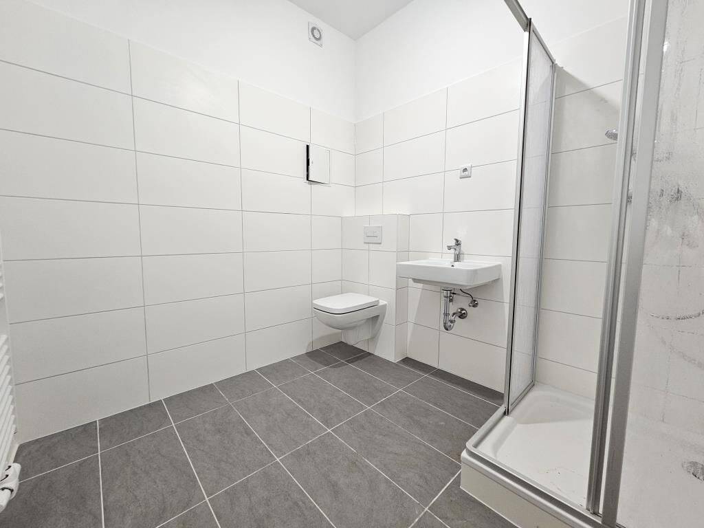 Komplett renovierte Wohnung mit Einbauküche – Chemnitz – Vorschaubild 7