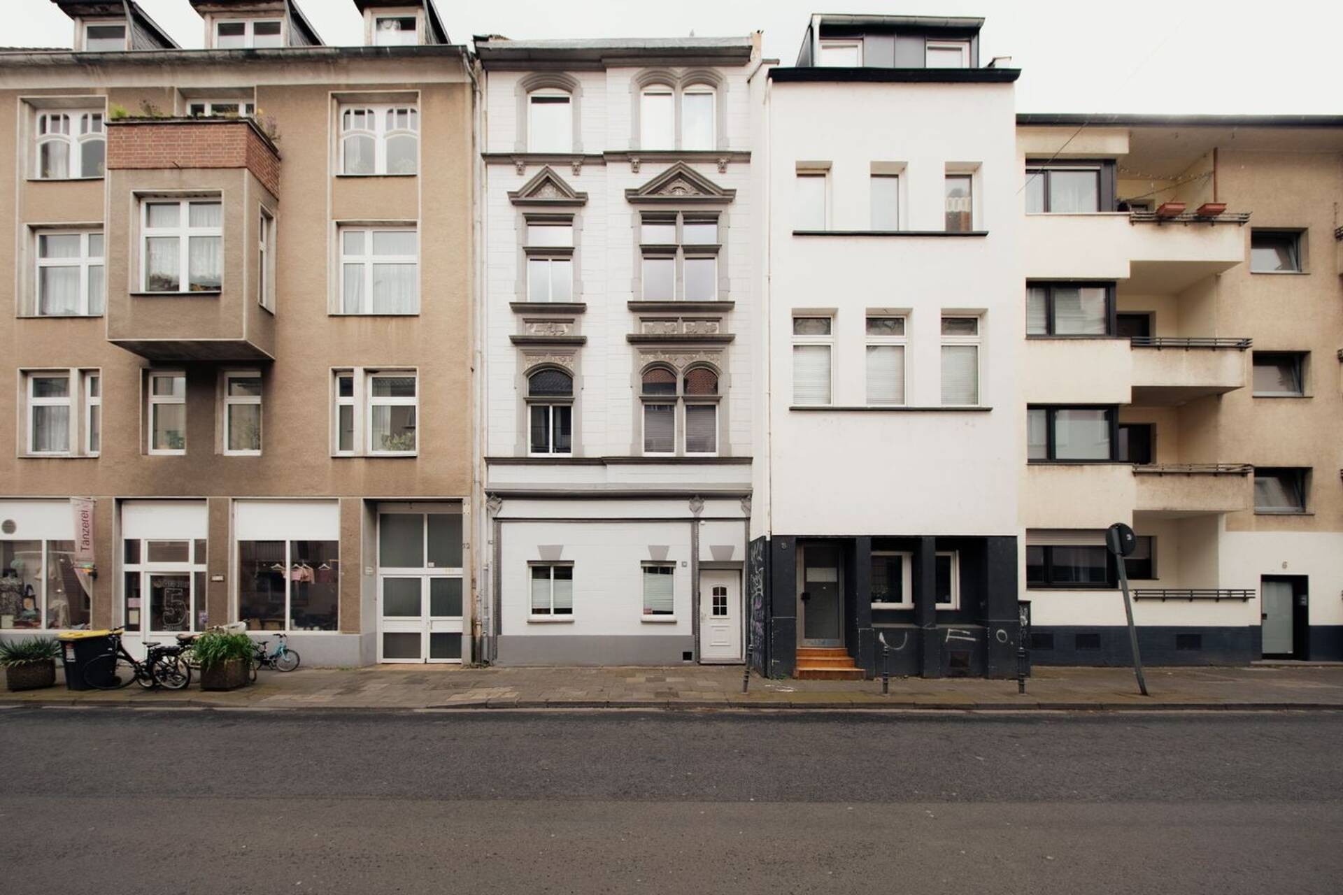 Mehrfamilienhaus in 51063 Köln mit 236,68 m² kaufen