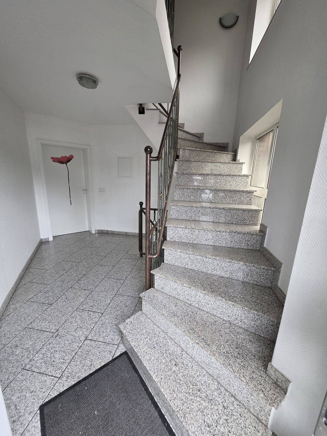 Ertragreiches Mehrfamilienhaus mit attraktivem Charme - eine wertvolle Investition! – Grevenbroich – Vorschaubild 2