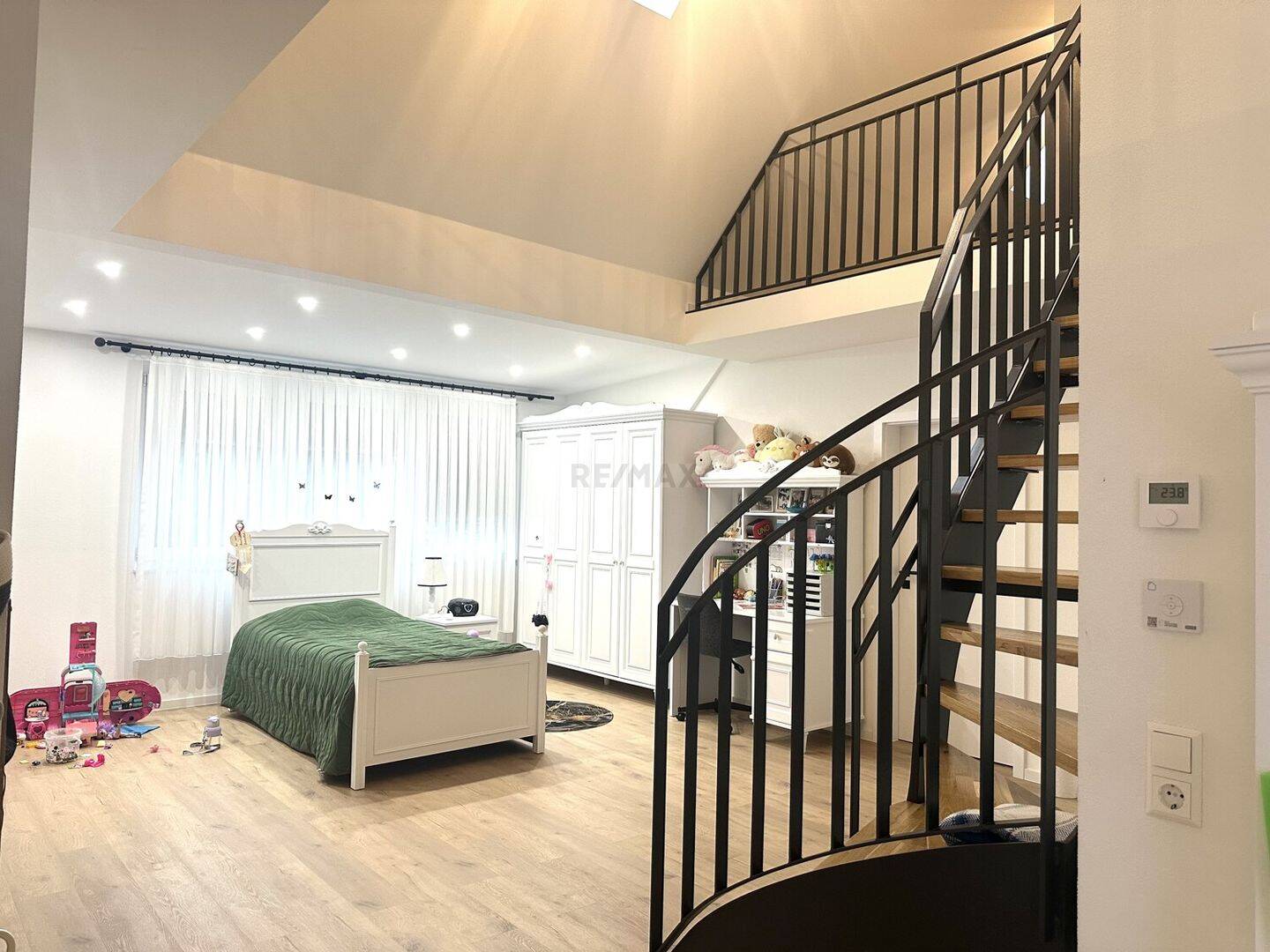 WOW! Stilvoll sanierte Dachgeschosswohnung mit Balkon & moderner Energietechnik