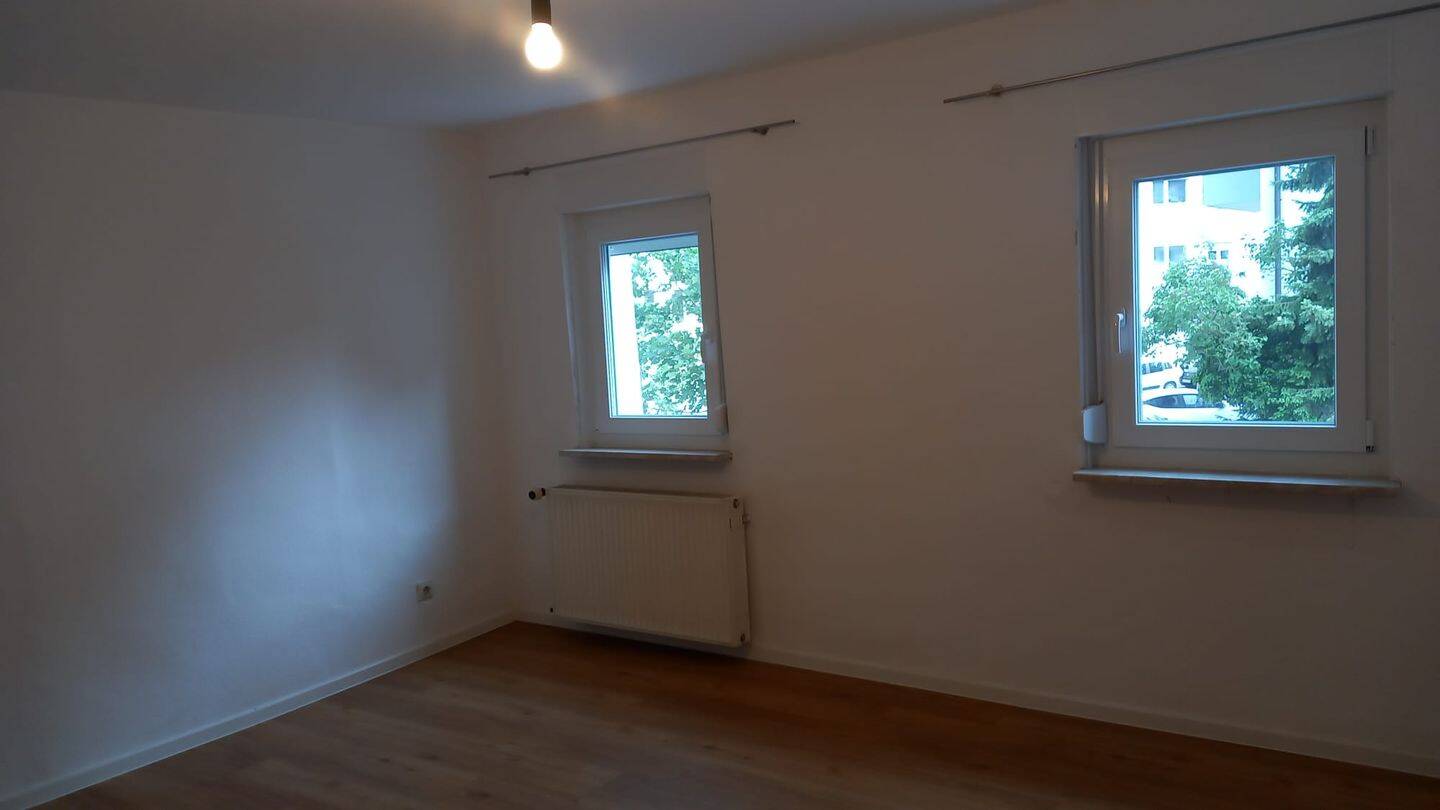 Zentral & dennoch ruhig: Helle 3-Zimmer-Wohnung mit Atelier – Stuttgart – Vorschaubild 3
