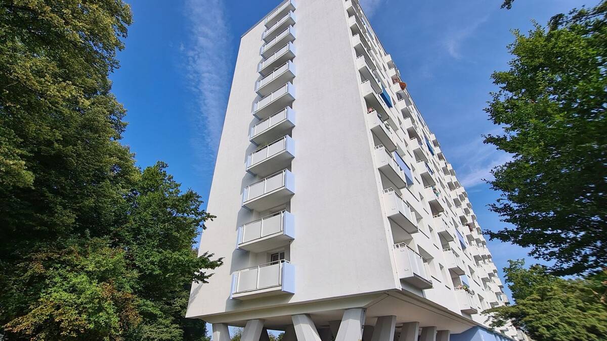 Gepflegte und Helle 2-Zimmer-Wohnung mit Einbauküche! – 45147 Essen – Bild 1 von 8