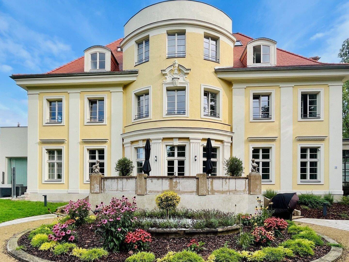 Voll möblierte Traumwohnung mit Terrasse + Gartennutzung + Stellplatz