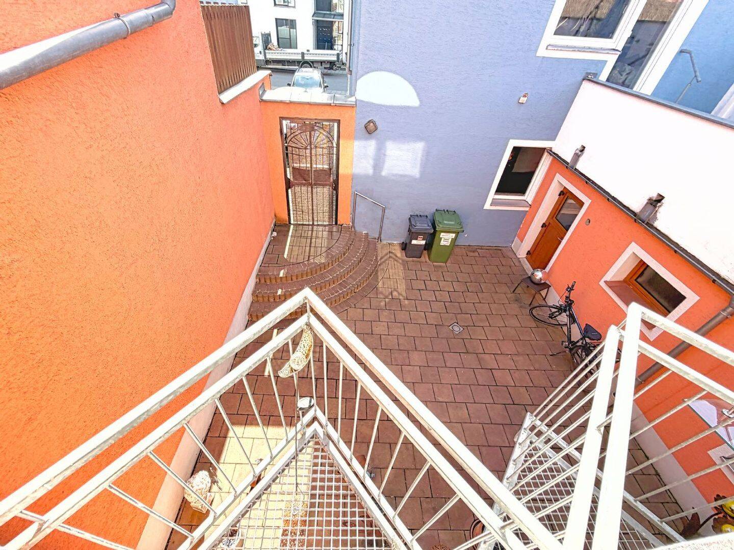 Besonderes 3-Parteien-Haus: Große Wohnung mit Garten + 2 flexible Einheiten, nahe Stadtamhof & Regen – Regensburg – Vorschaubild 2